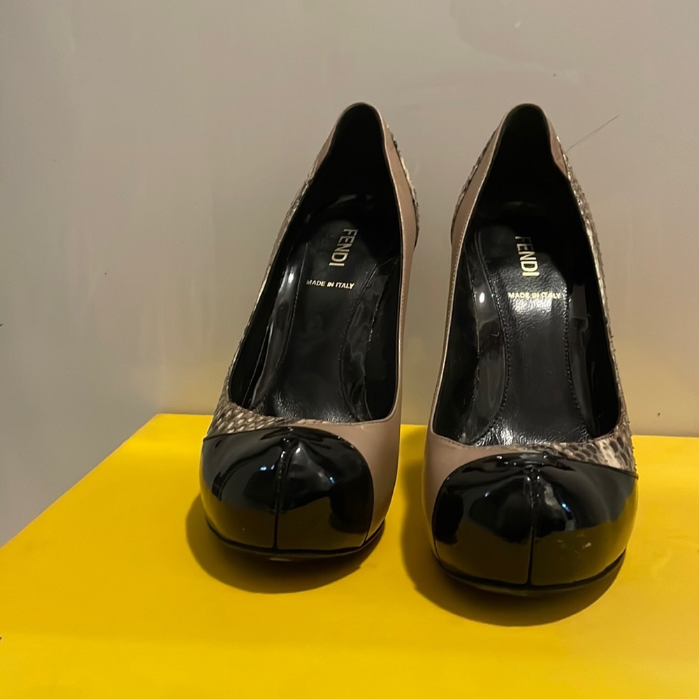 Fendi platform leather and python pump size 36